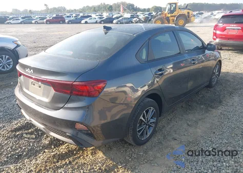 2024 Kia Forte Lxs z USA, uszkodzony, nr VIN 3KPF24AD5RE754688